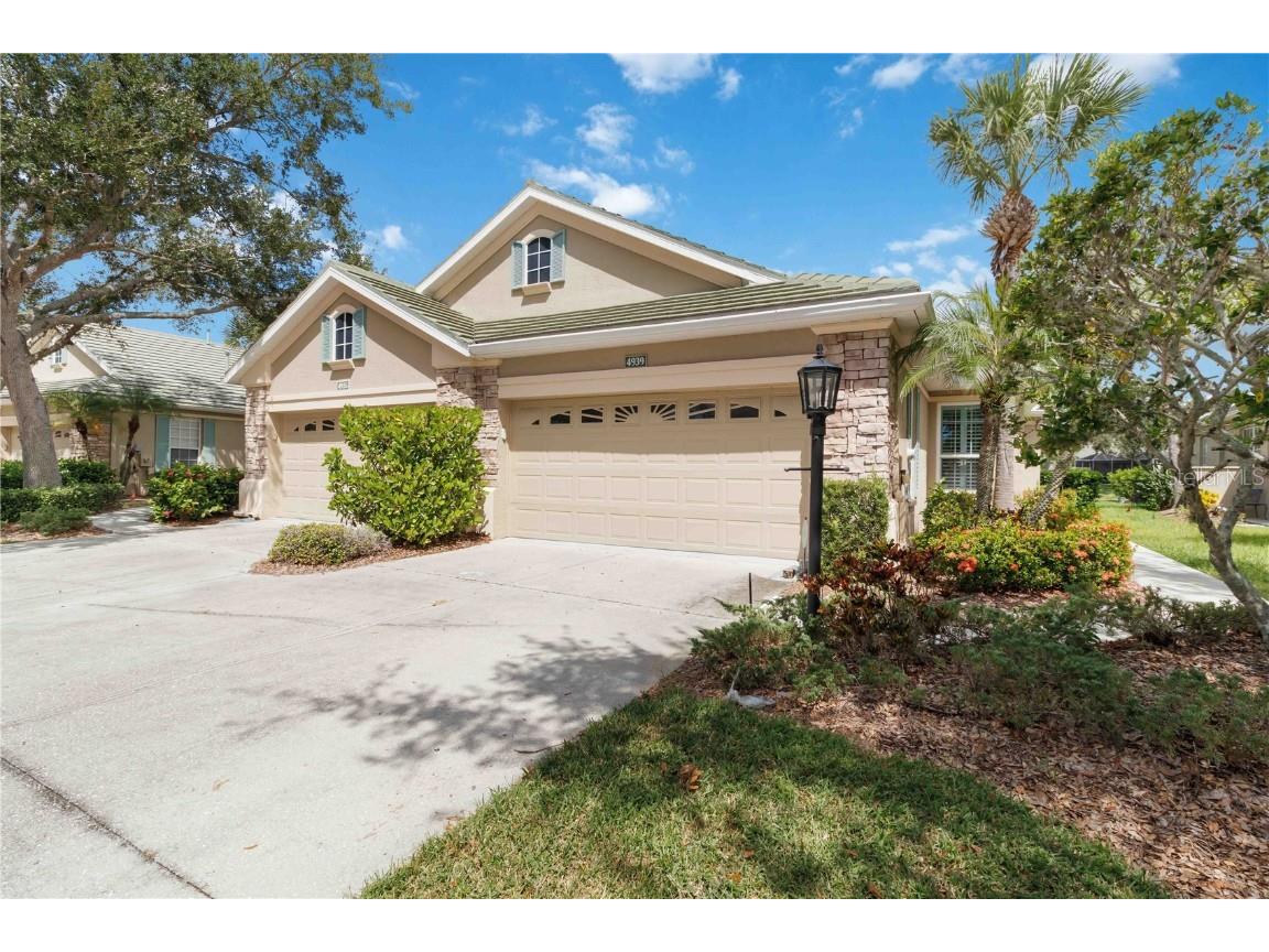 4939 Lakescene Place Sarasota FL 34243 A4666639 image1