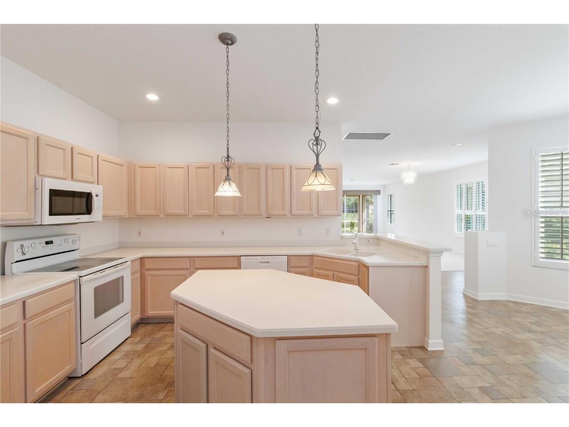 4939 Lakescene Place Sarasota FL 34243 A4666639 image16