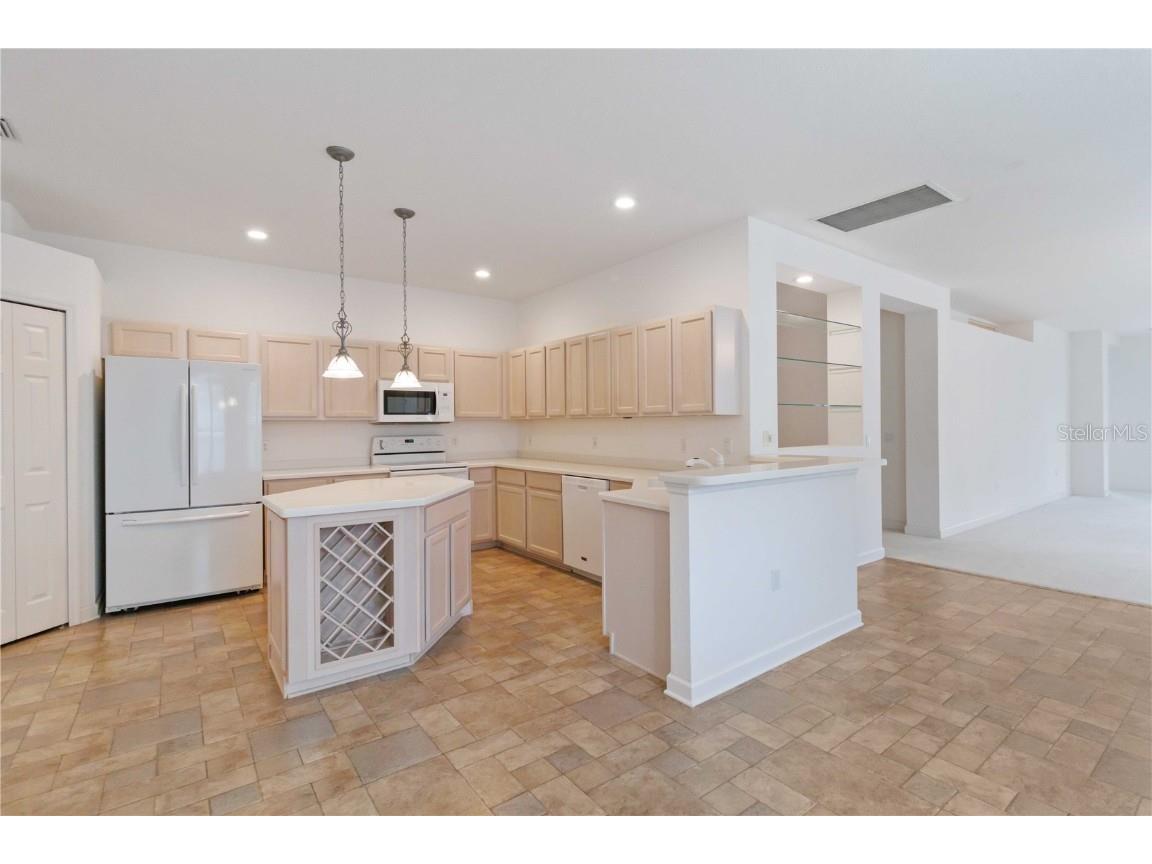 4939 Lakescene Place Sarasota FL 34243 A4666639 image17