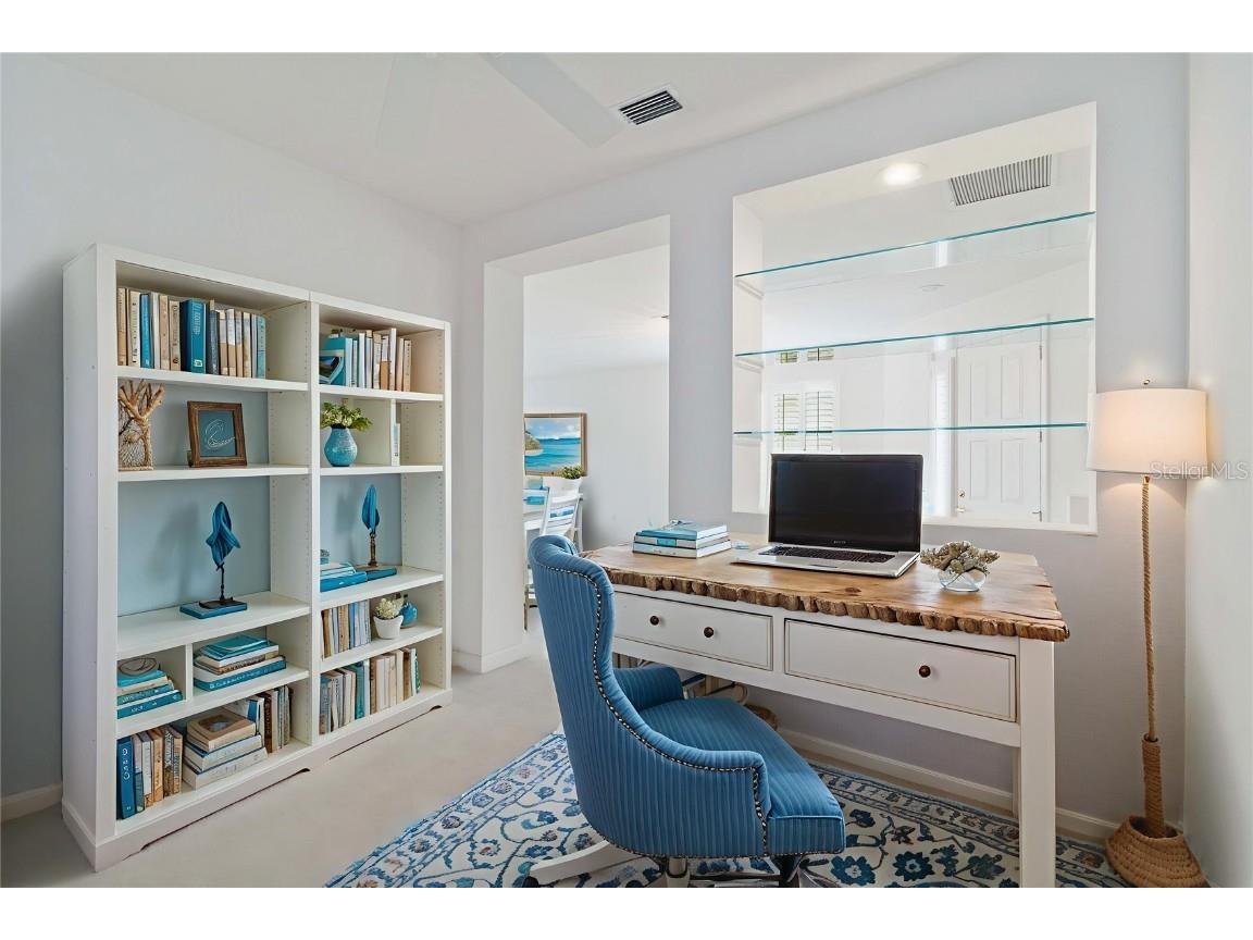 4939 Lakescene Place Sarasota FL 34243 A4666639 image20