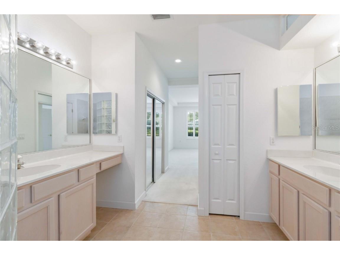 4939 Lakescene Place Sarasota FL 34243 A4666639 image25