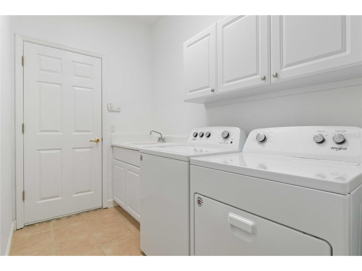 4939 Lakescene Place Sarasota FL 34243 A4666639 image34