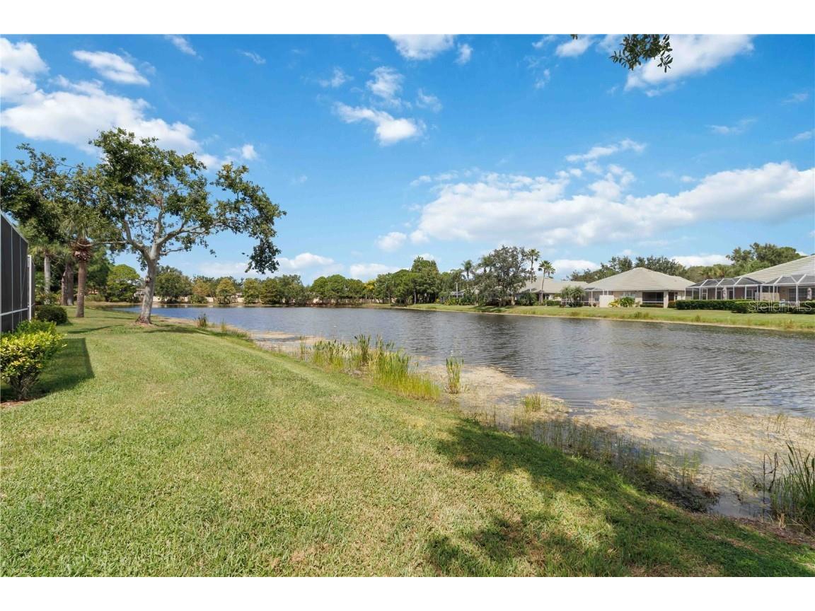 4939 Lakescene Place Sarasota FL 34243 A4666639 image9