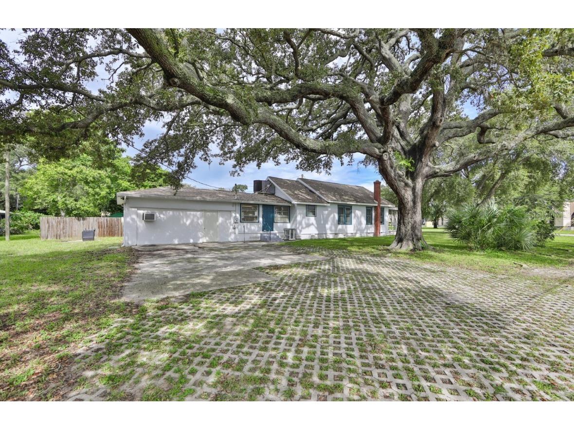 4940 41st Avenue N Saint Petersburg FL 33709 U8175258 image1