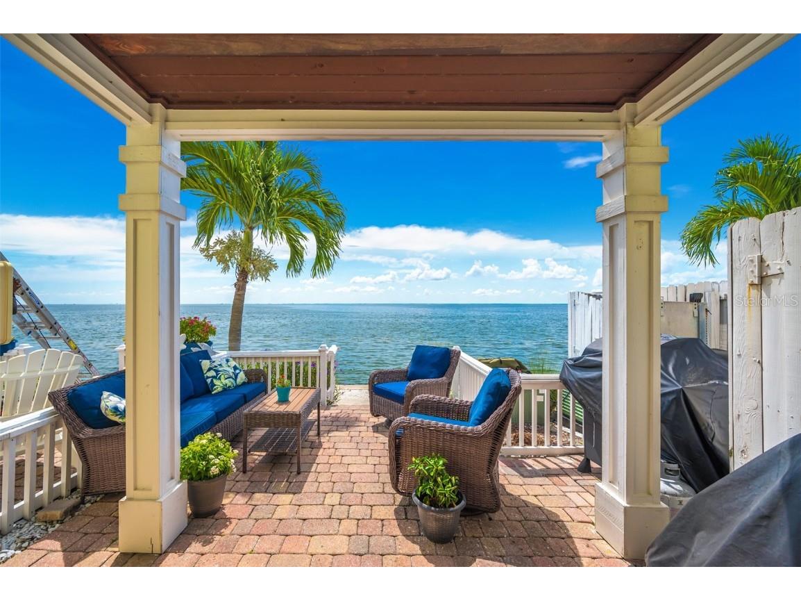 4942 Coquina Key Drive SE Saint Petersburg FL 33705 - TAMPA BAY U8190189 image1