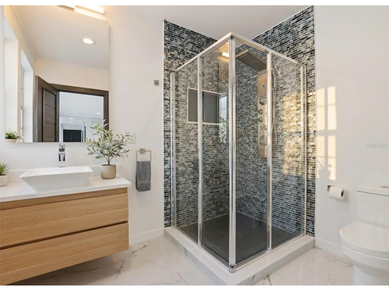 4942 Hubner Circle Sarasota FL 34241 A4686890 image19