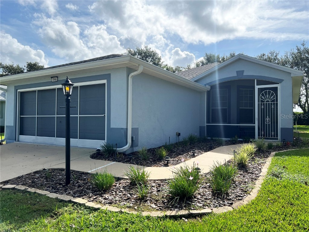 4946 Portsmouth Street Tavares FL 32778 - LITTLE LAKE HARRIS O6167694 image1