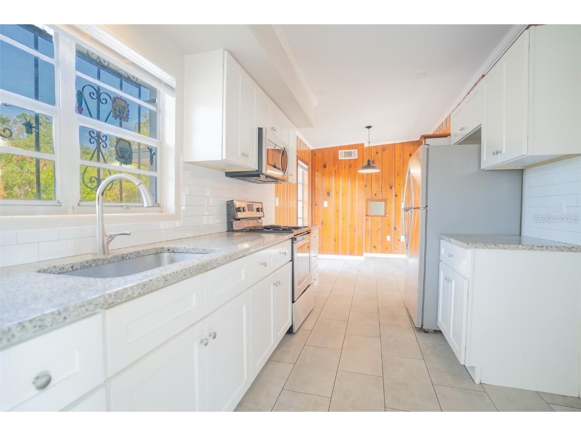 495 Avenue F SE Winter Haven FL 33880 L4957697 image8