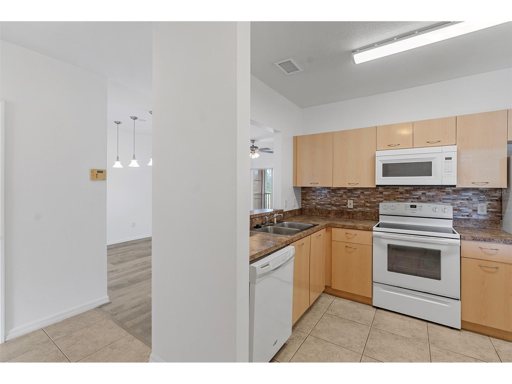 495 Las Cortes Lane #201 Orlando FL 32824 O6370827 image8
