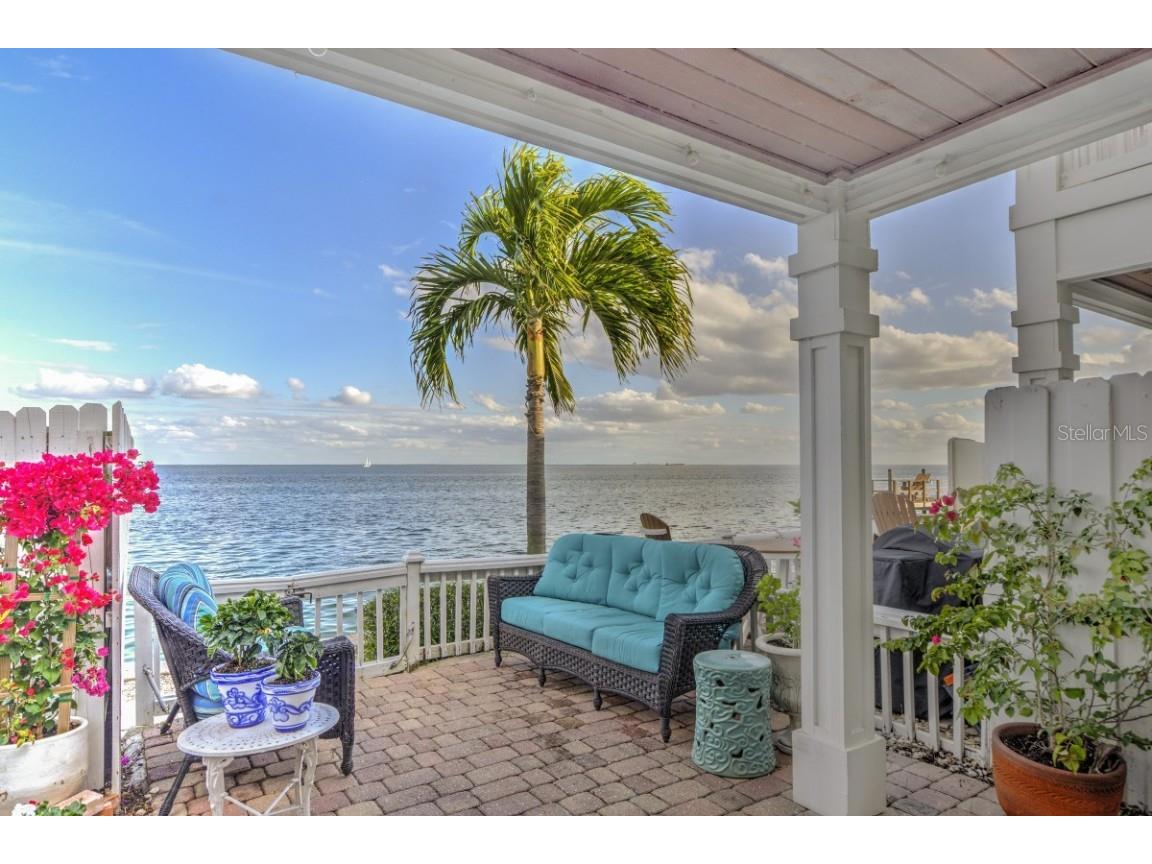 4950 Coquina Key Drive SE Saint Petersburg FL 33705 A4593829 image1