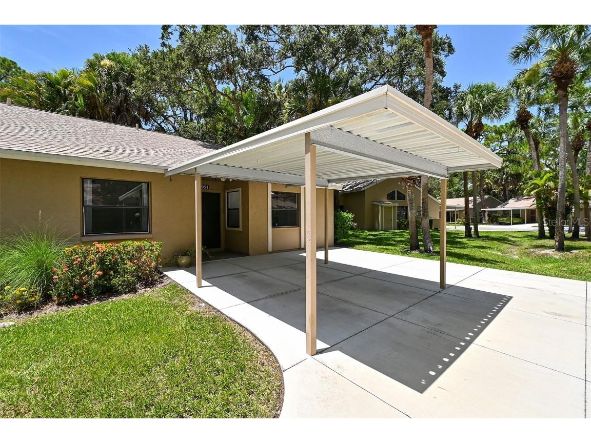 4951 Village Garden Drive Sarasota FL 34234 A4576513 image1