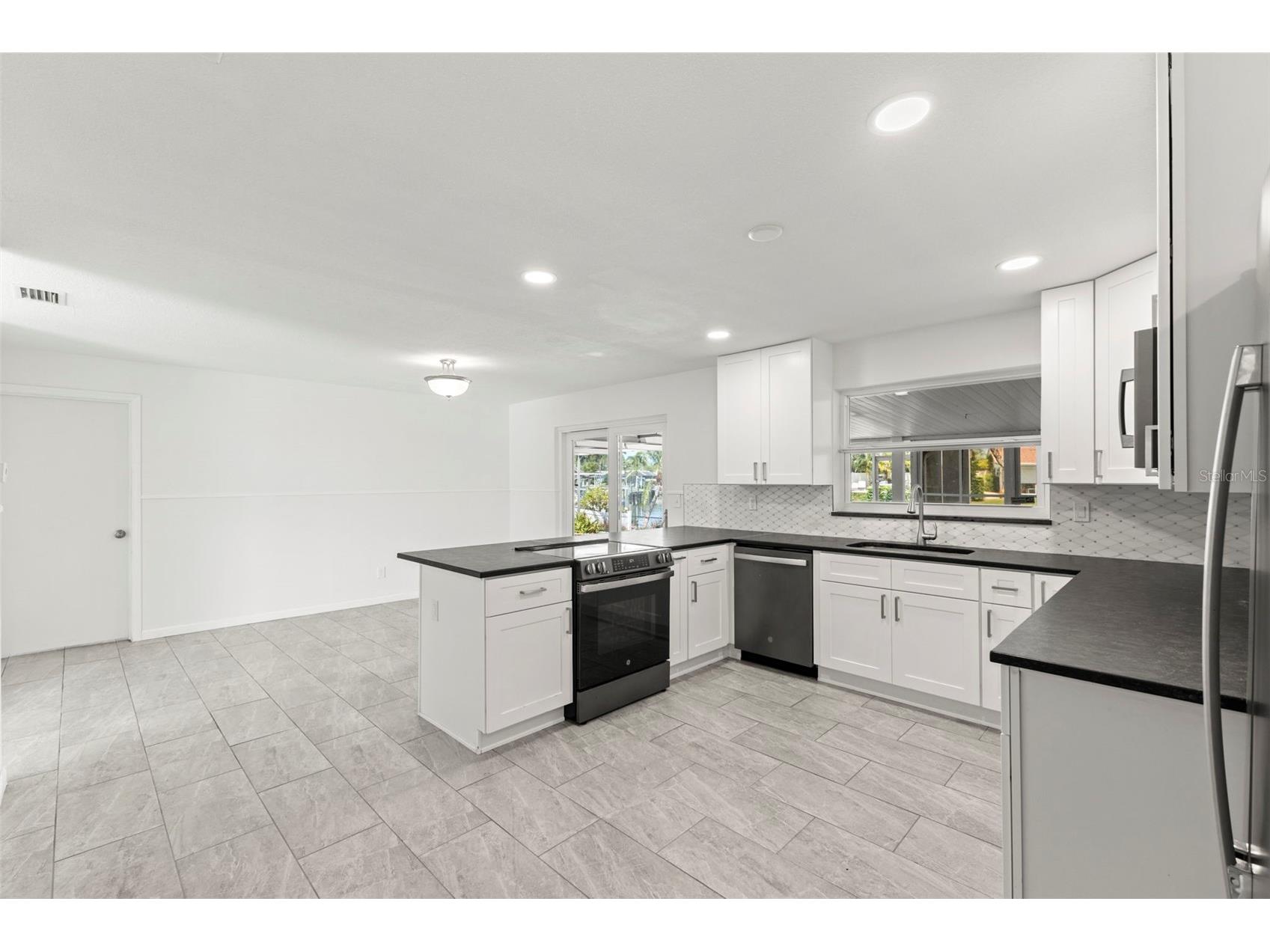 4960 Dover Street NE Saint Petersburg FL 33703 TB8522392 image9