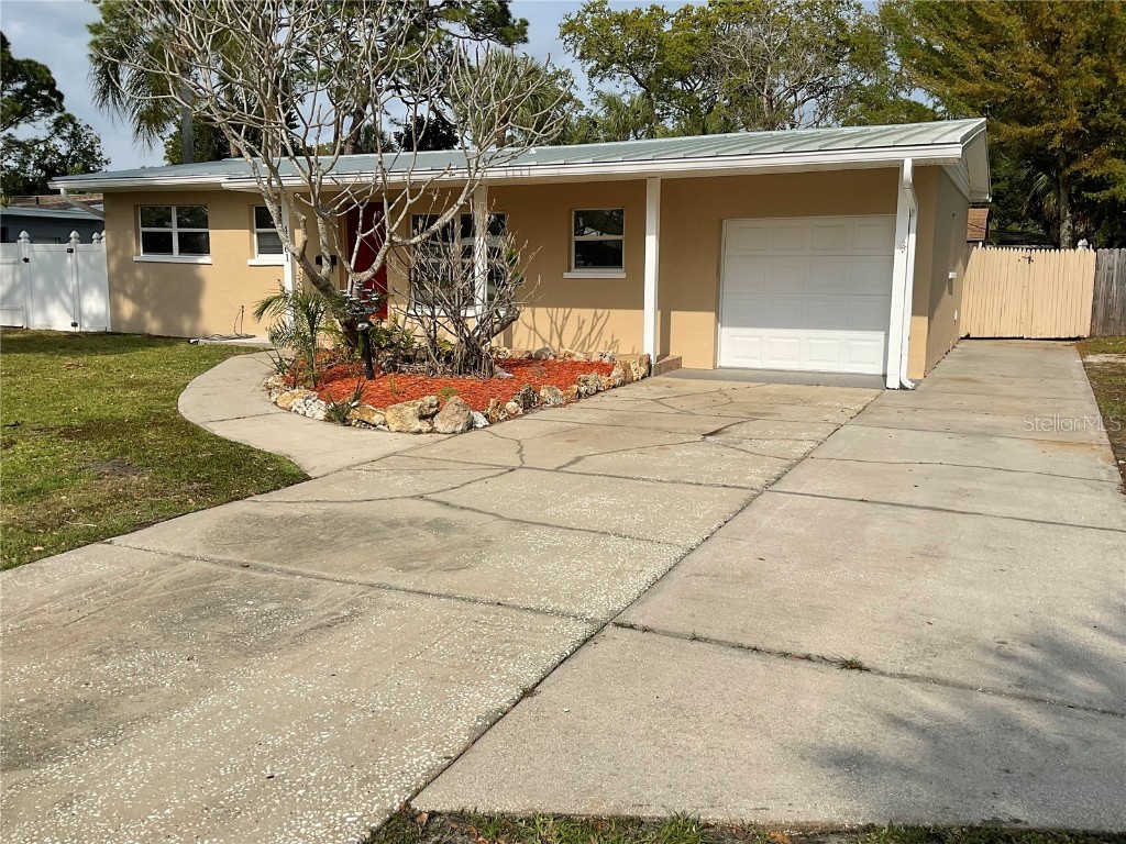 4961 Venetian Boulevard NE Saint Petersburg FL 33703 U8233101 image1