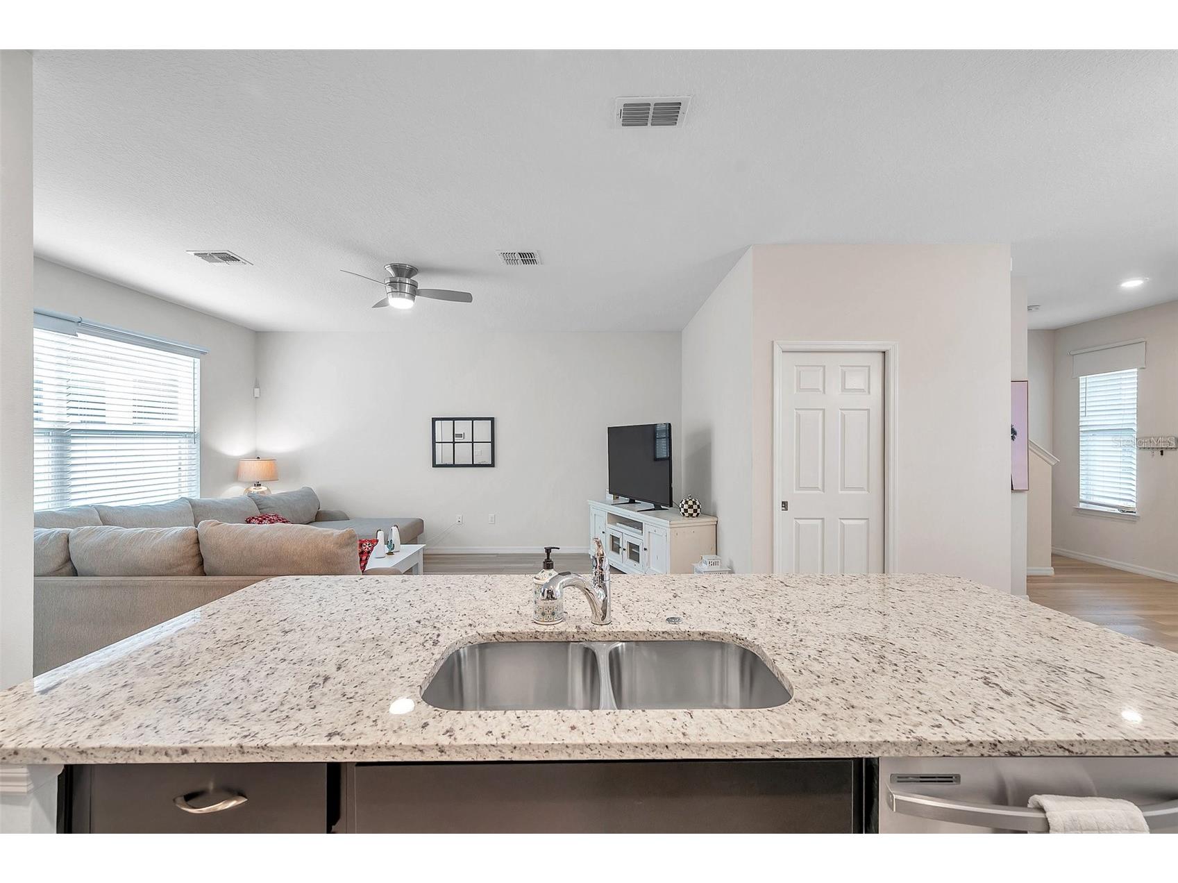 4966 Avalon Park Boulevard Wesley Chapel FL 33545 TB8498283 image18