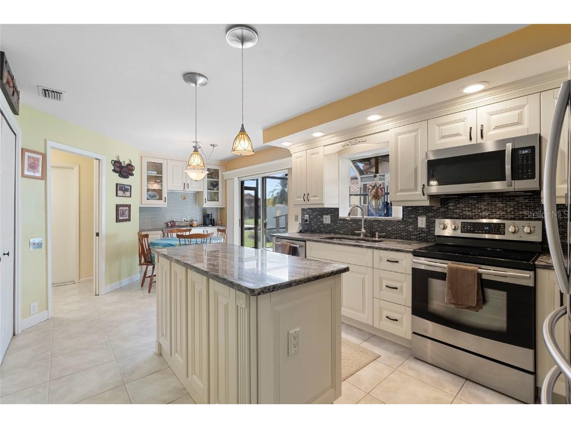 4966 Clubview Court E Bradenton FL 34203 A4671056 image21