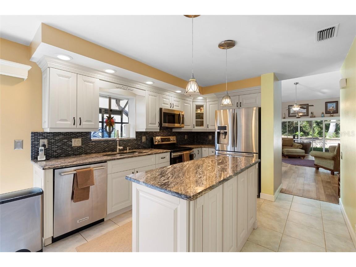 4966 Clubview Court E Bradenton FL 34203 A4671056 image7