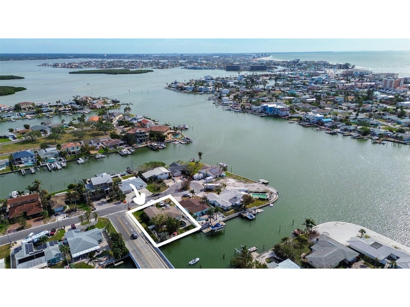 498 Crystal Drive Madeira Beach FL 33708 TB8325087 image1