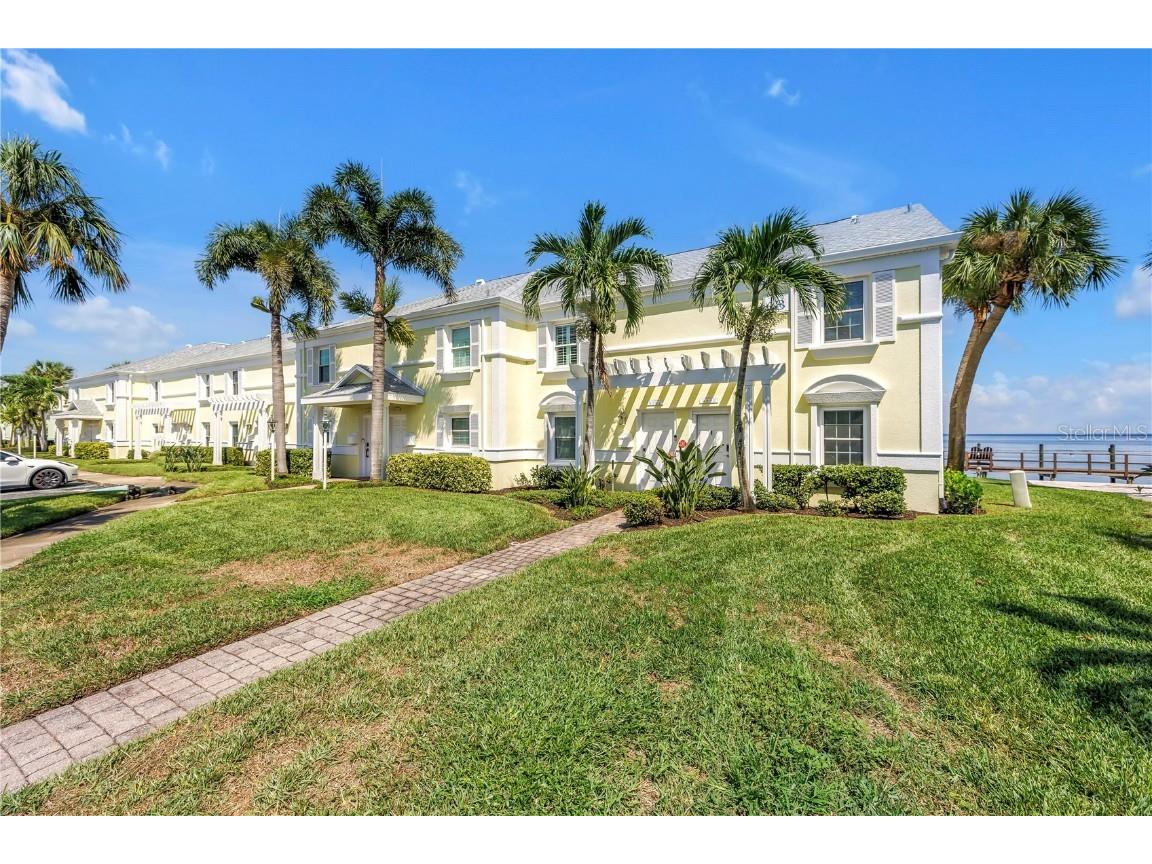 4982 Coquina Key Drive SE Saint Petersburg FL 33705 - TAMPA BAY TB8424408 image1