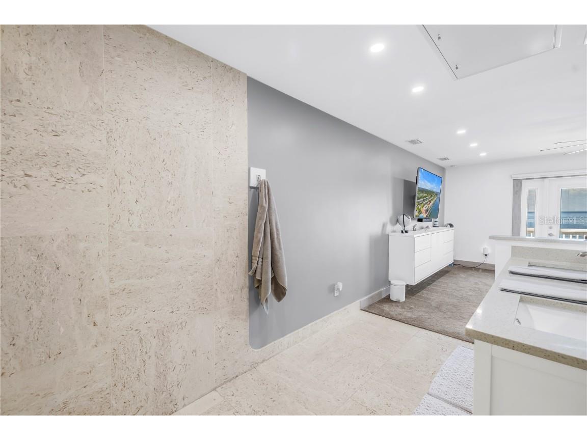 4982 Coquina Key Drive SE Saint Petersburg FL 33705 - TAMPA BAY TB8424408 image25