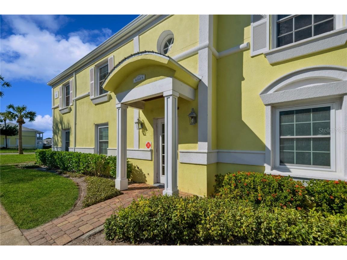 4985 Coquina Key Drive SE #D Saint Petersburg FL 33705 - TAMPA BAY U8229449 image1