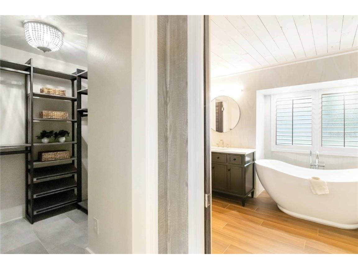 499 Partridge Circle Sarasota FL 34236 A4669490 image39