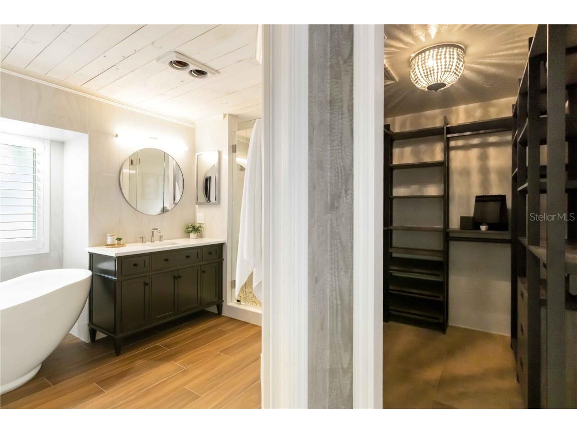 499 Partridge Circle Sarasota FL 34236 A4669490 image40