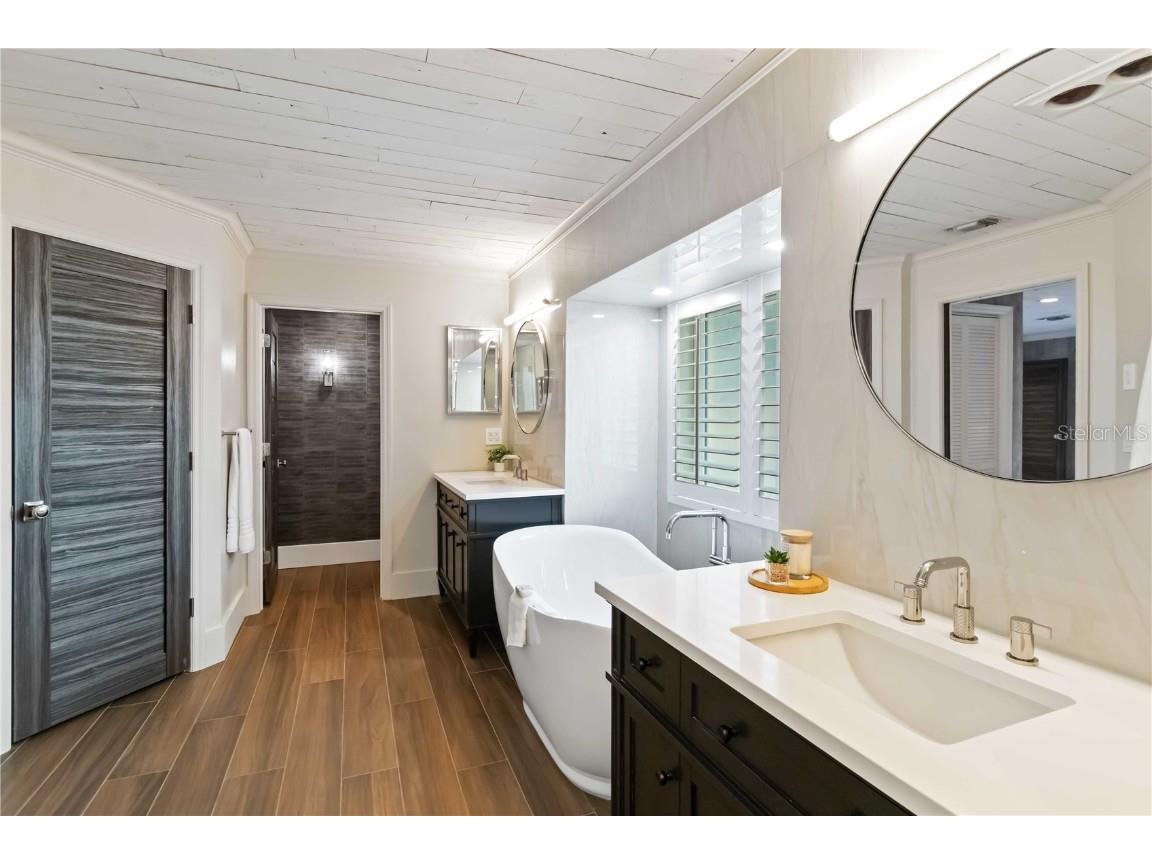 499 Partridge Circle Sarasota FL 34236 A4669490 image42