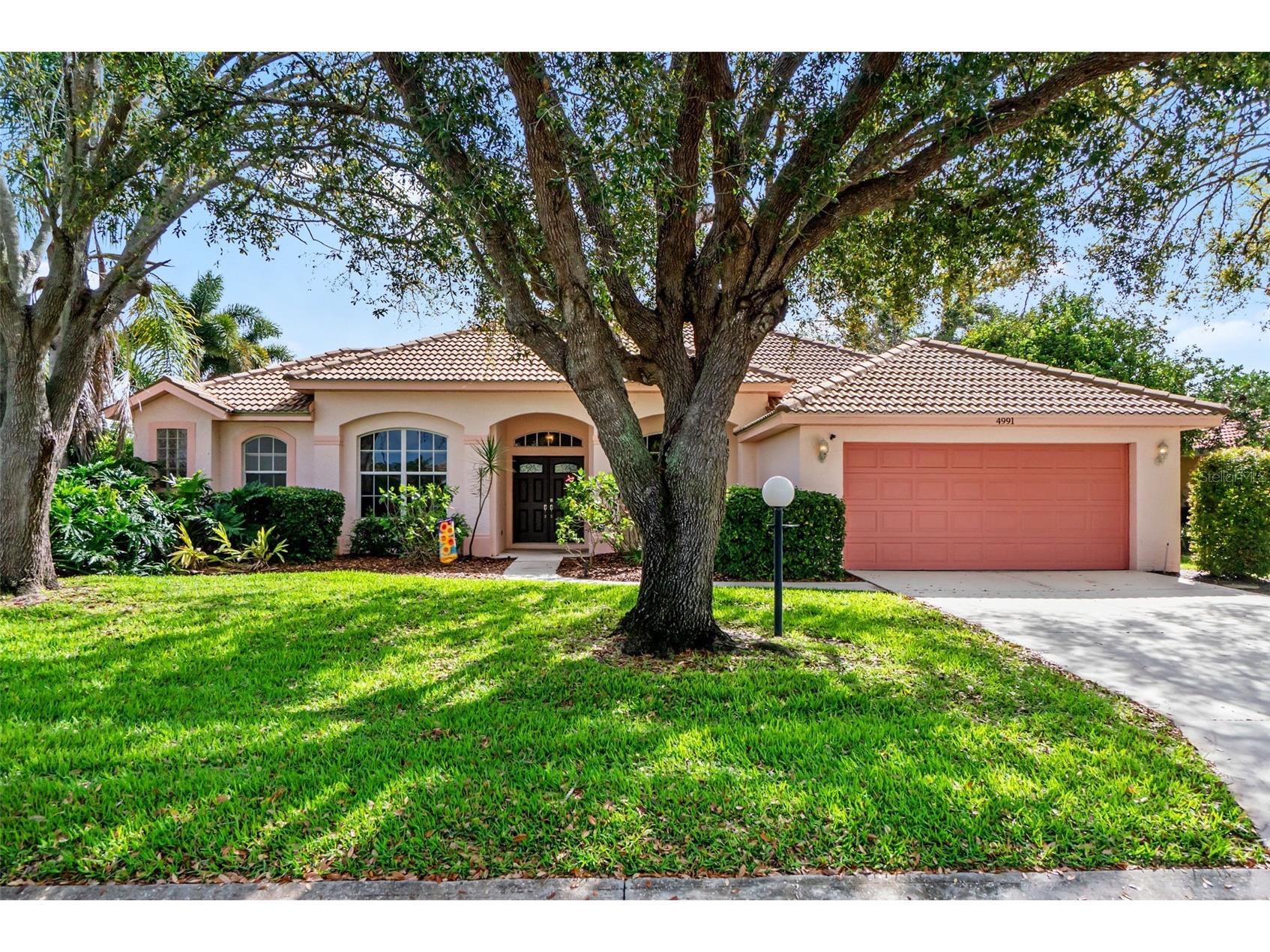4991 Cedar Oak Way Sarasota FL 34233 A4677062 image1