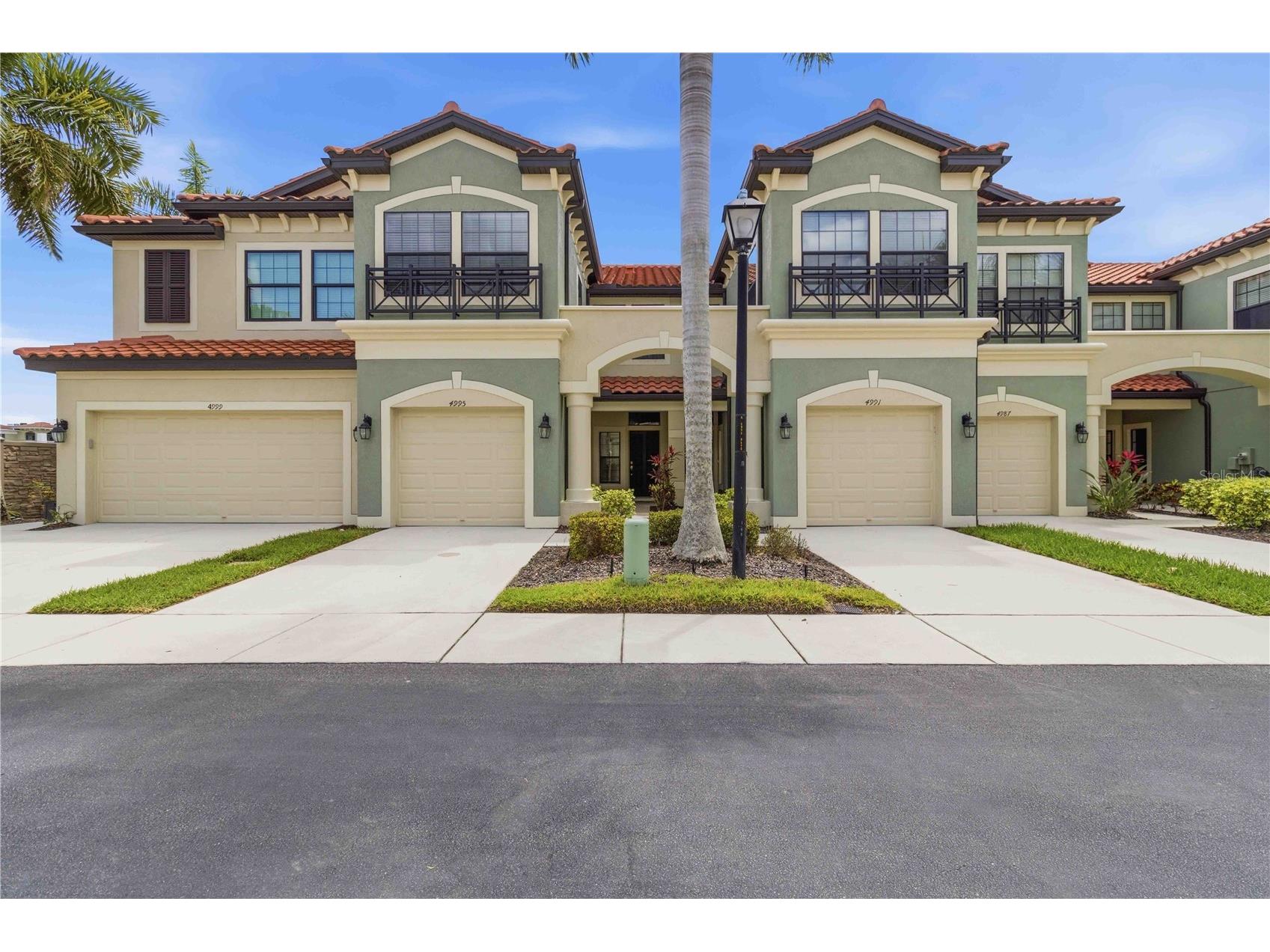 4995 Oarsman Court Sarasota FL 34243 A4687841 image1