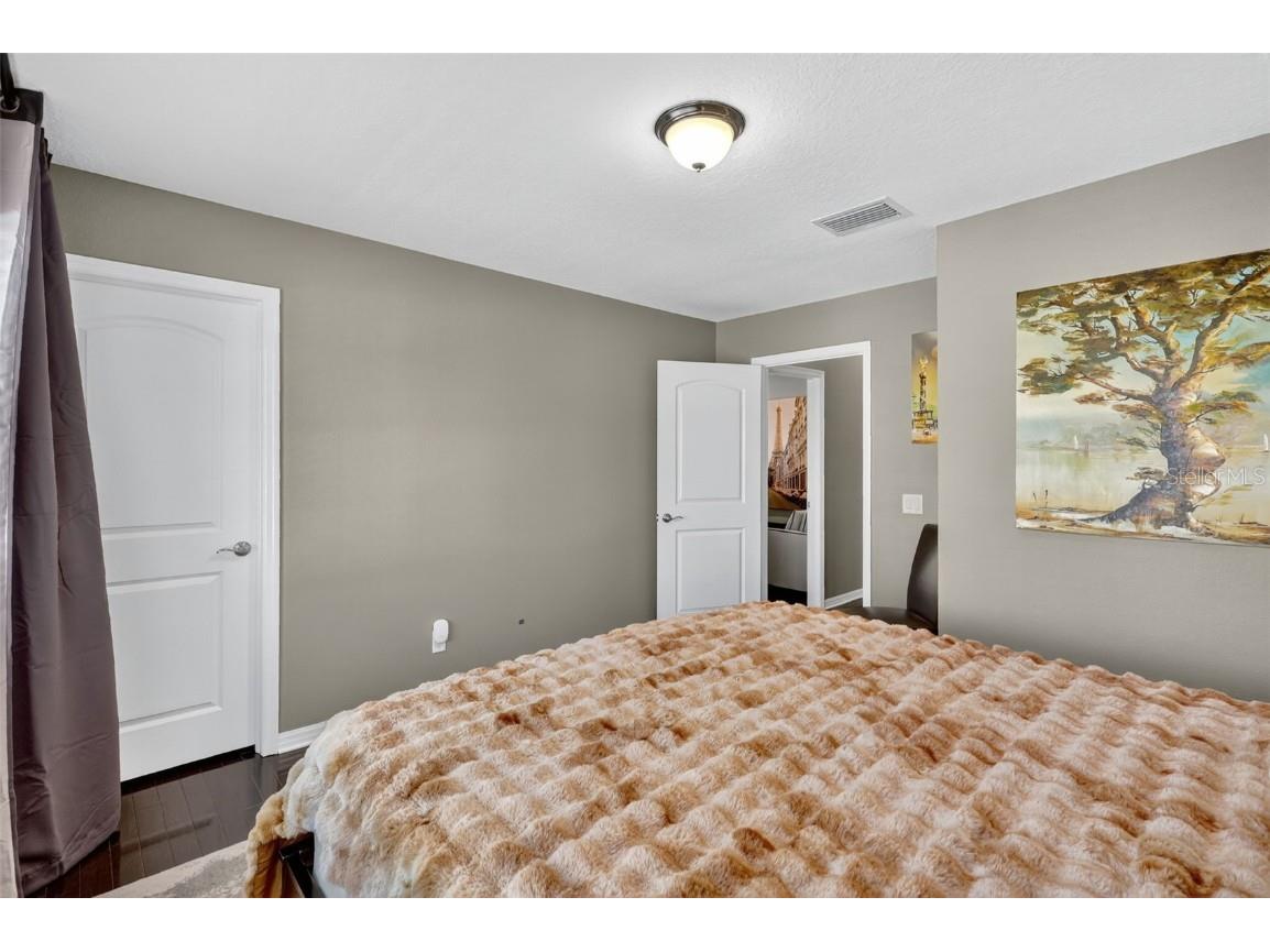 4999 Oarsman Court Sarasota FL 34243 A4672120 image37