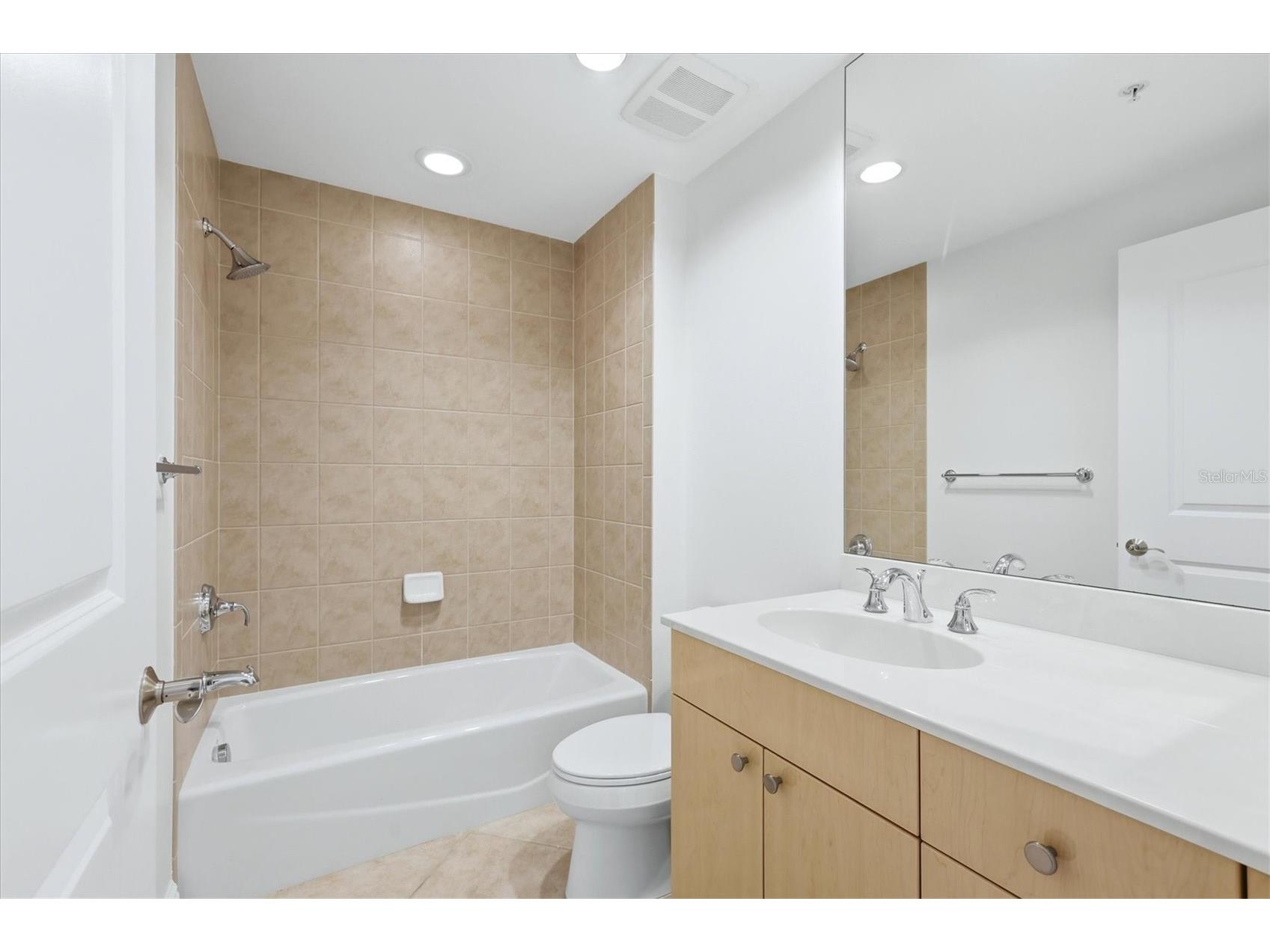 50 Central Ave #16-C Sarasota FL 34236 A4689102 image27