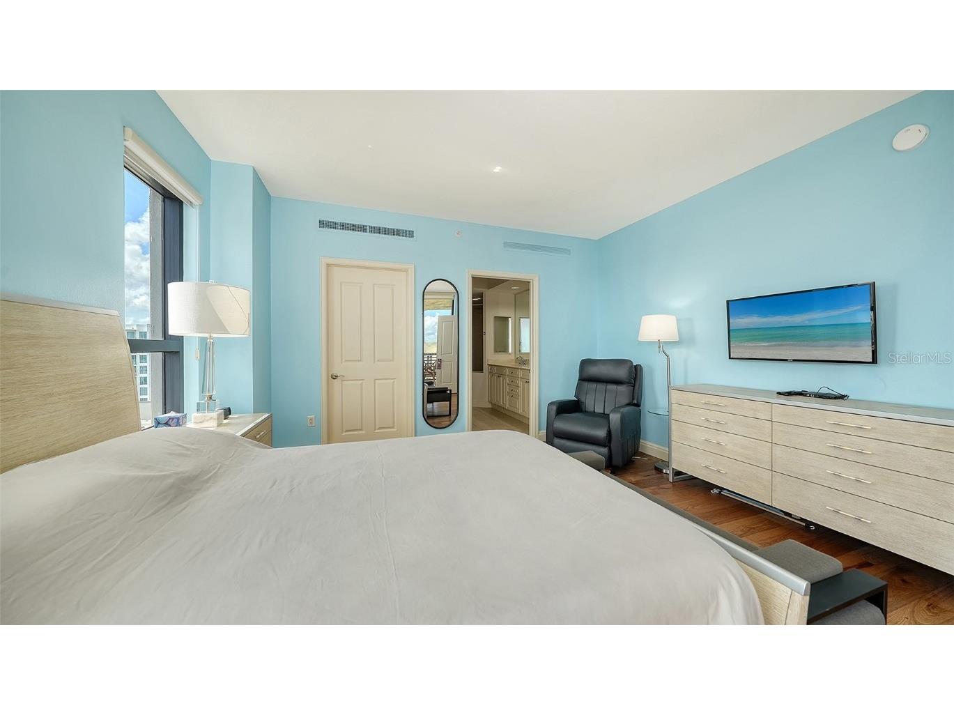 50 Central Avenue #11A Sarasota FL 34236 A4660043 image16