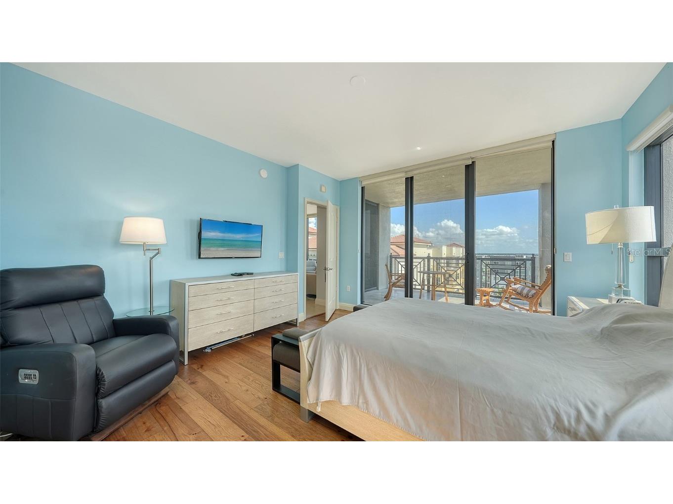 50 Central Avenue #11A Sarasota FL 34236 A4660043 image17