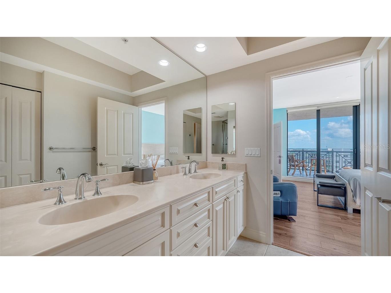 50 Central Avenue #11A Sarasota FL 34236 A4660043 image19