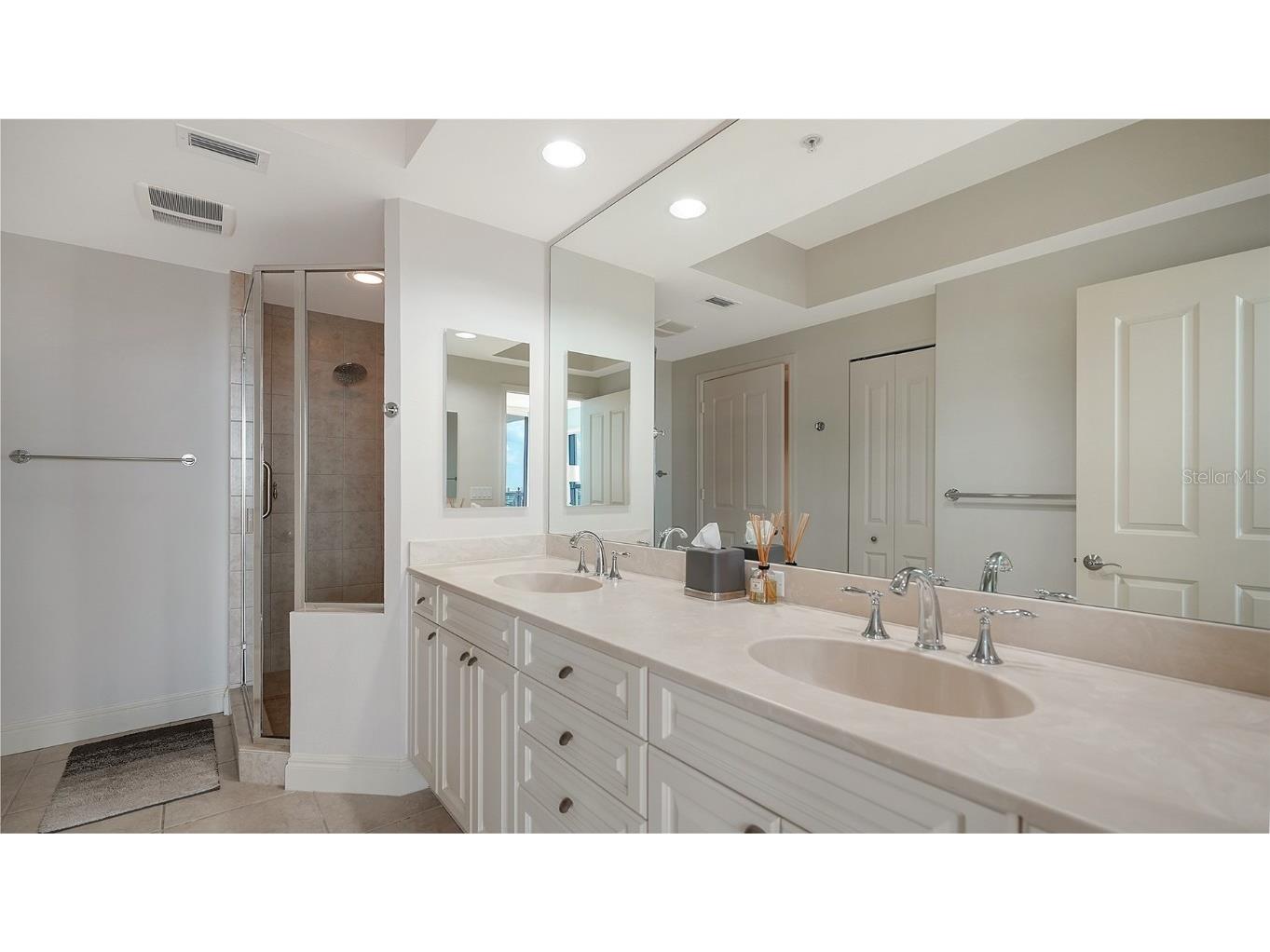 50 Central Avenue #11A Sarasota FL 34236 A4660043 image20