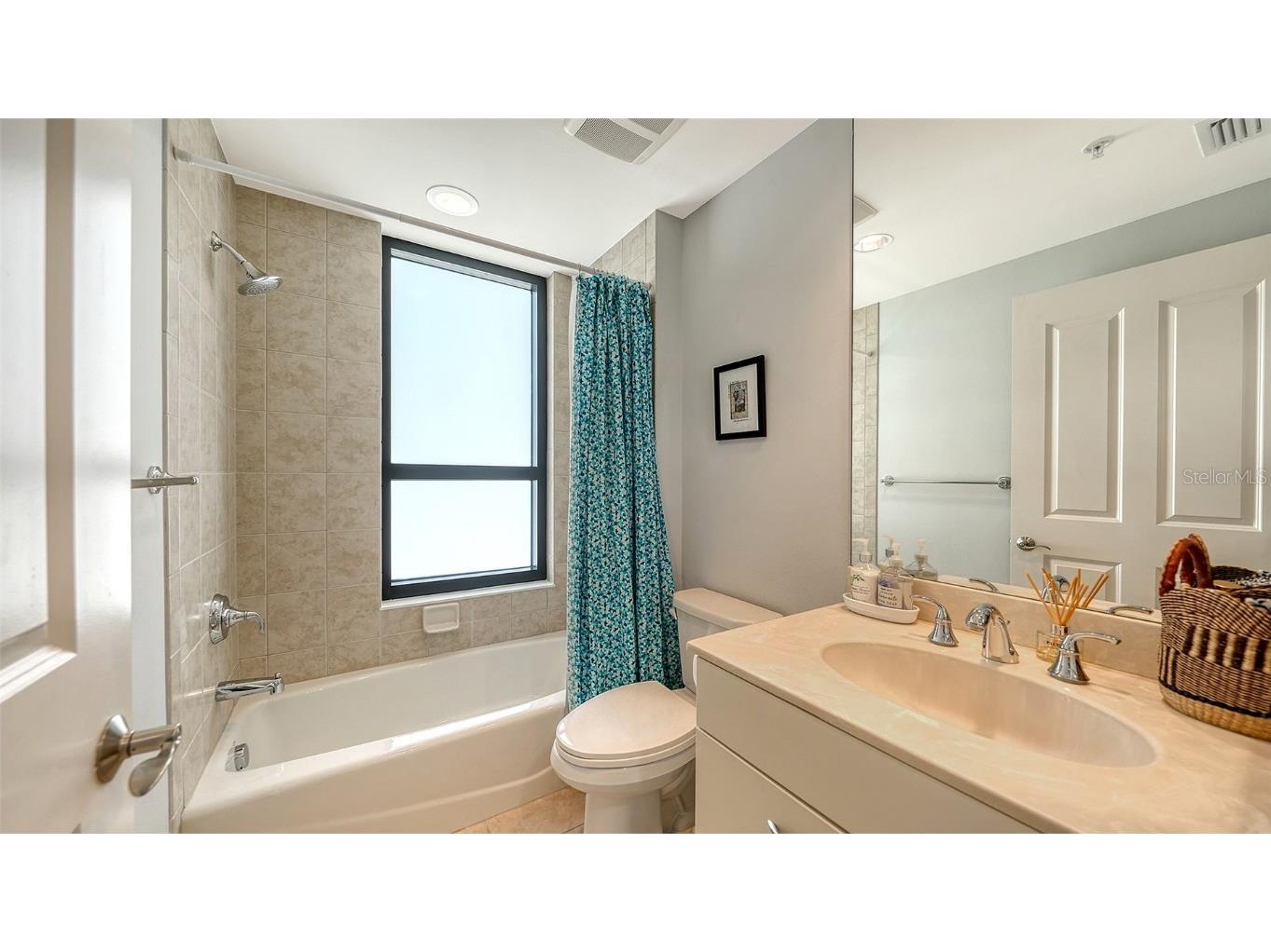 50 Central Avenue #11A Sarasota FL 34236 A4660043 image32