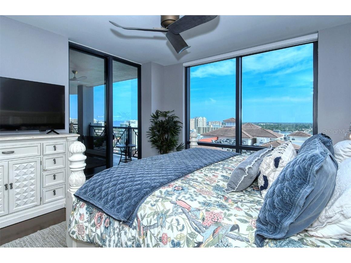 50 Central Avenue #14B Sarasota FL 34236 A4568847 image28