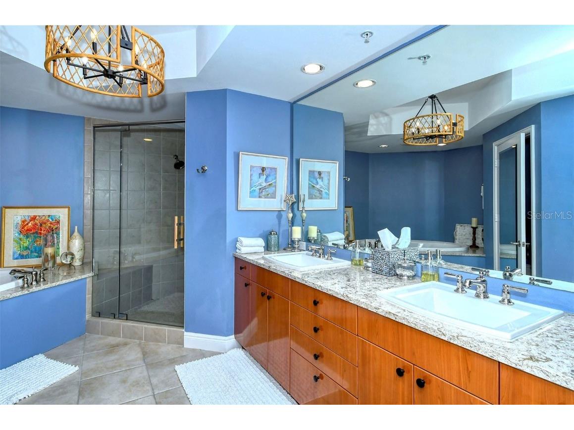 50 Central Avenue #14B Sarasota FL 34236 A4568847 image34