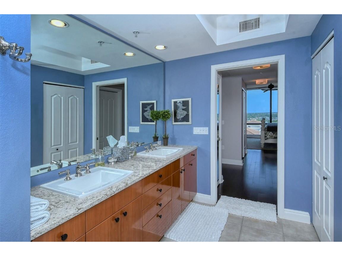 50 Central Avenue #14B Sarasota FL 34236 A4568847 image35