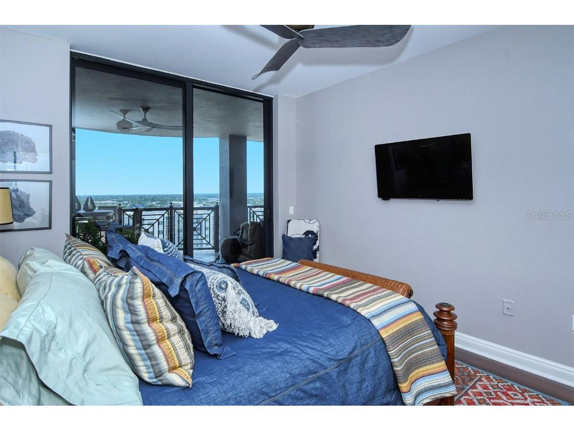 50 Central Avenue #14B Sarasota FL 34236 A4568847 image37