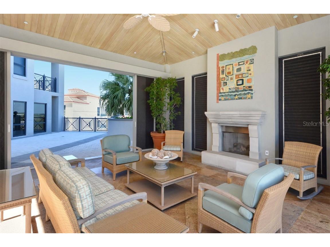 50 Central Avenue #14B Sarasota FL 34236 A4568847 image72