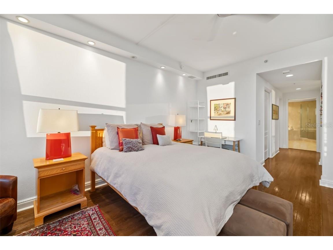 50 Central Avenue #14D Sarasota FL 34236 A4673299 image16