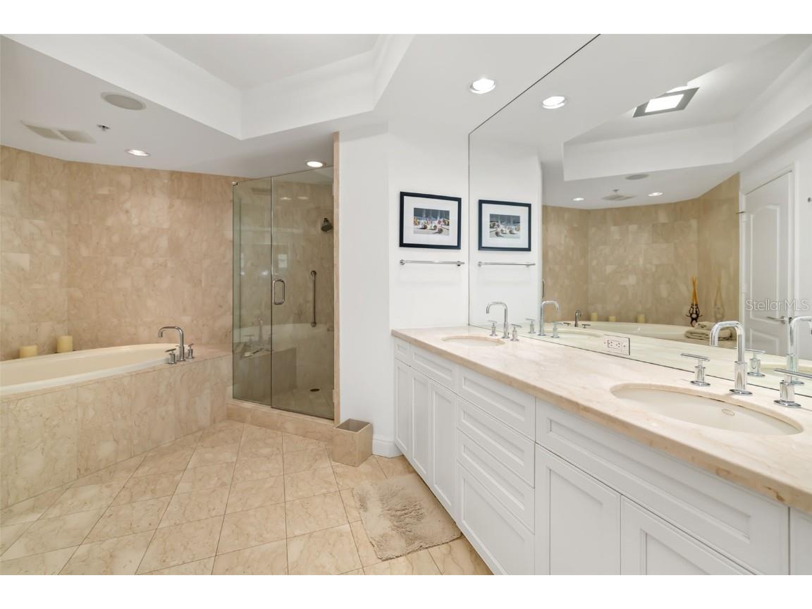 50 Central Avenue #14D Sarasota FL 34236 A4673299 image17