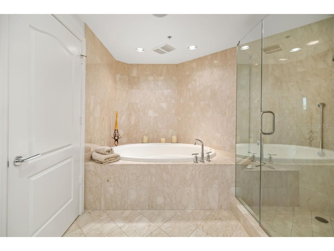 50 Central Avenue #14D Sarasota FL 34236 A4673299 image18