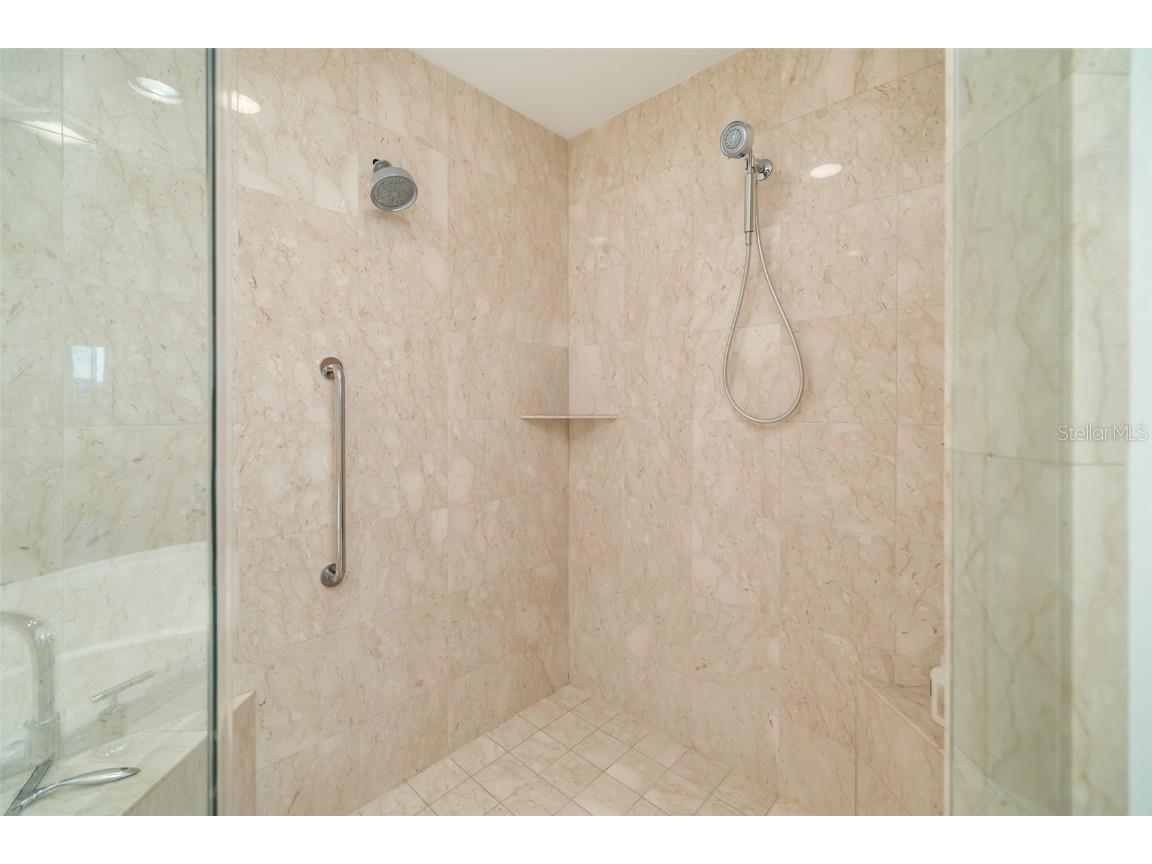 50 Central Avenue #14D Sarasota FL 34236 A4673299 image19