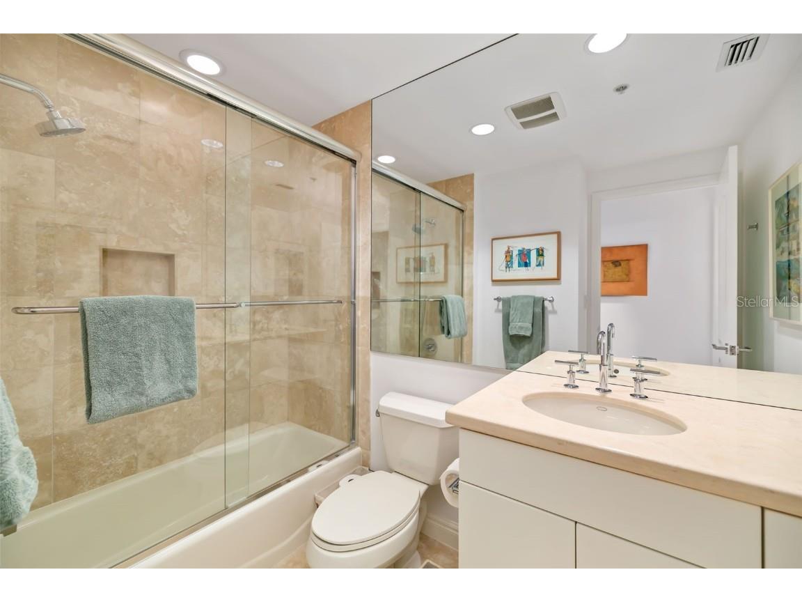 50 Central Avenue #14D Sarasota FL 34236 A4673299 image25