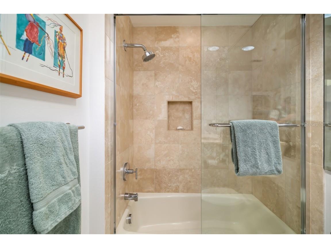 50 Central Avenue #14D Sarasota FL 34236 A4673299 image26