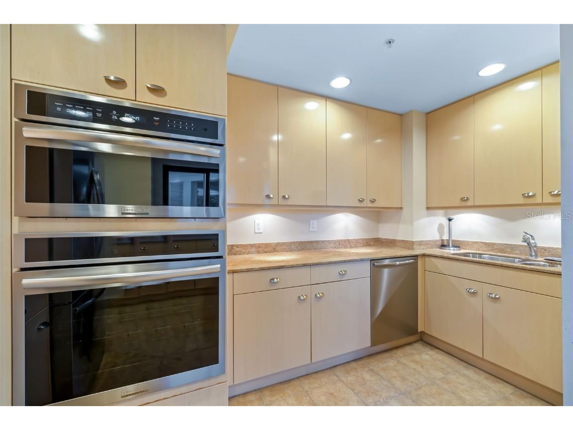 50 Central Avenue #14D Sarasota FL 34236 A4673299 image46