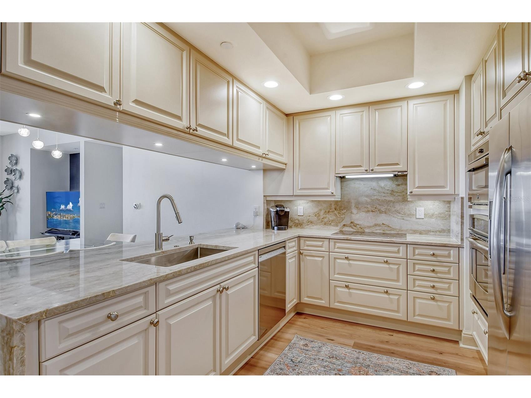 50 Central Avenue #15B Sarasota FL 34236 - SARASOTA BAY A4689716 image3