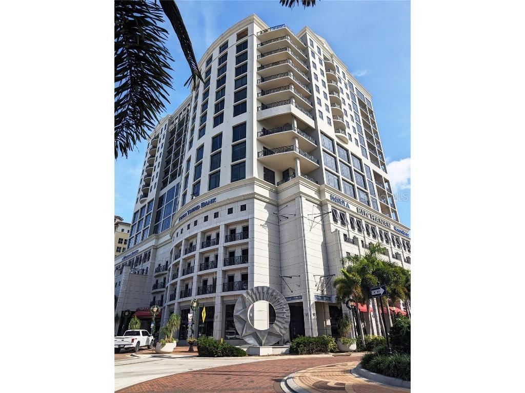 50 Central Avenue #15E Sarasota FL 34236 A4593833 image1